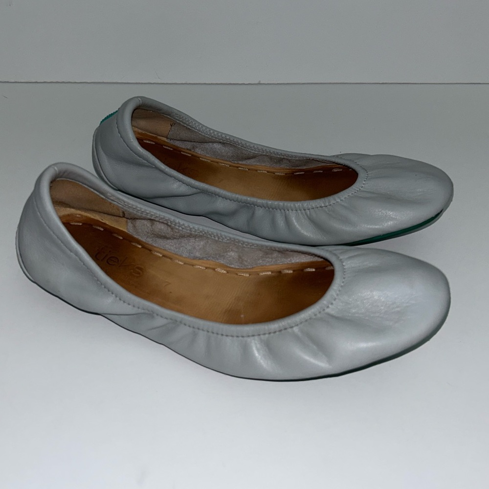Cool gray Tieks size 7